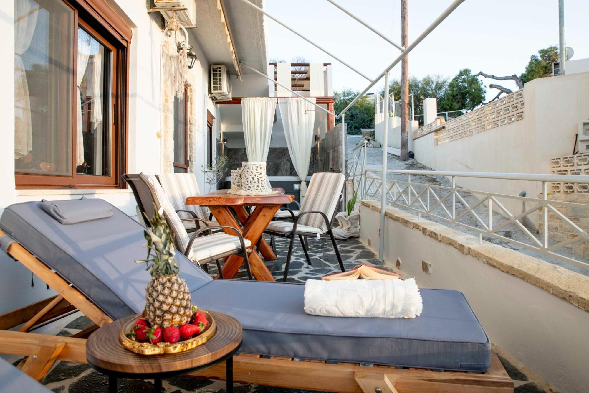 Kleopatra Deluxe Apartment With Jacuzzi Kamilari Exterior photo
